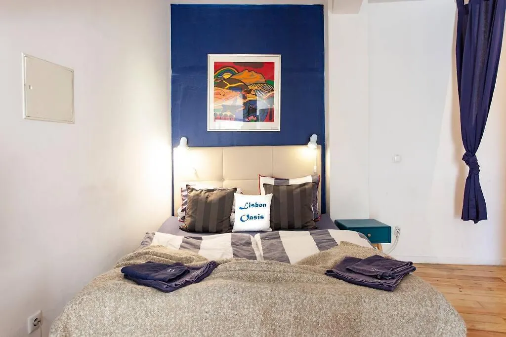 Alfama III - French Balcony And Smart Check-In-1