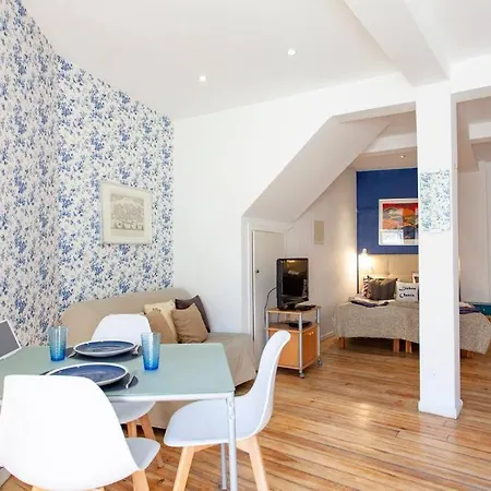 Alfama III - French Balcony And Smart Check-In-3